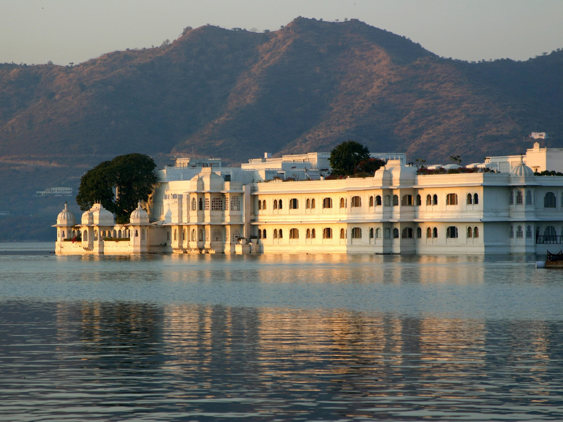 PICHOLA LAKE PALACE WEAREUDAIPUR.COM